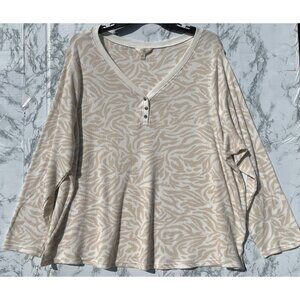 Terra & Sky Womens Plus Size 4X Beige & White Zebra Print Waffle Knit Henley Top